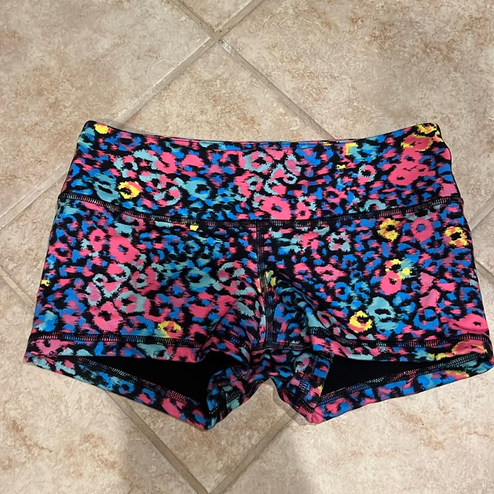 Fleo Original Short 2.5” Mid-Rise - Colorful Leopard Print